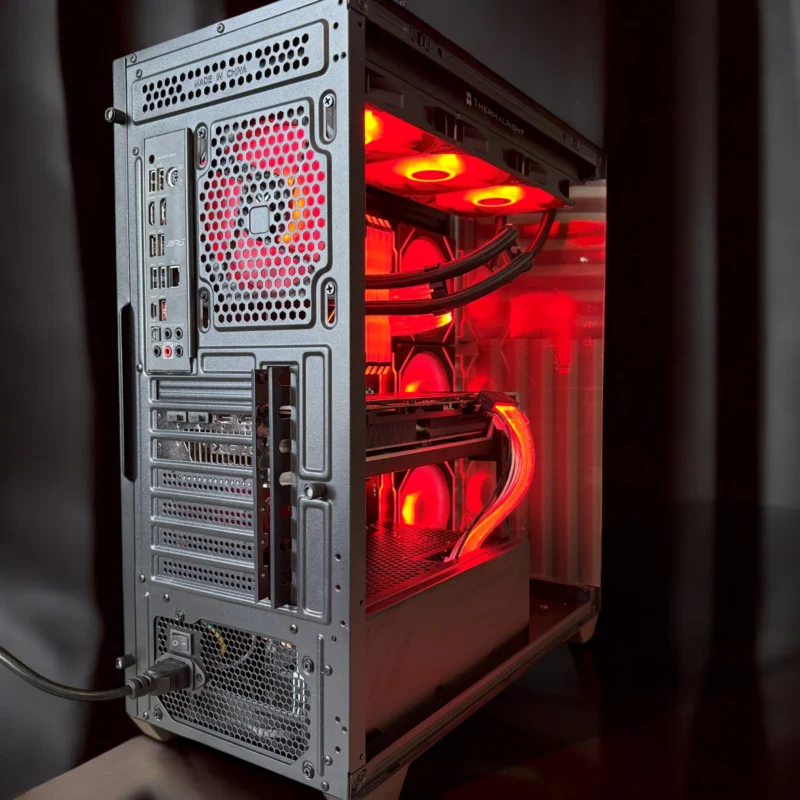 Мощната геймърска машина